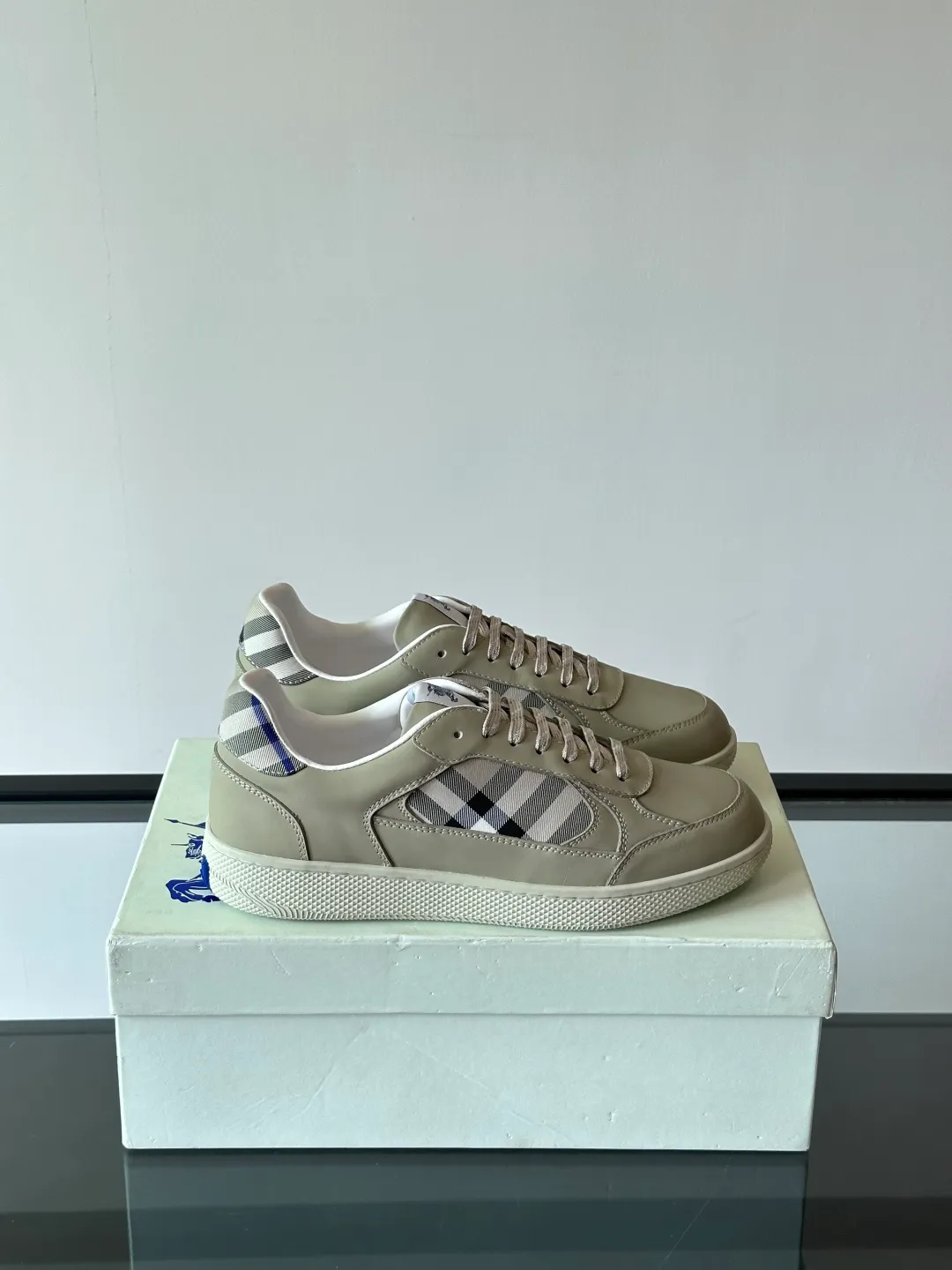 Men's shoes 💰p420 "Burberr＊" men's classic low-top sneakers, reinterpreted with Vintage retro plaid cotton and cowhide materials, decorated with a new brand logo. First-layer sheepskin lining, embossed Burberry lettering logo on the heel, T men's shoes 💰pU original outsole! Code number 38-44 (45 customized)